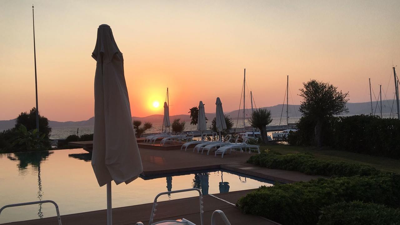 Egesu Marina Guest House Gulluk Bagian luar foto