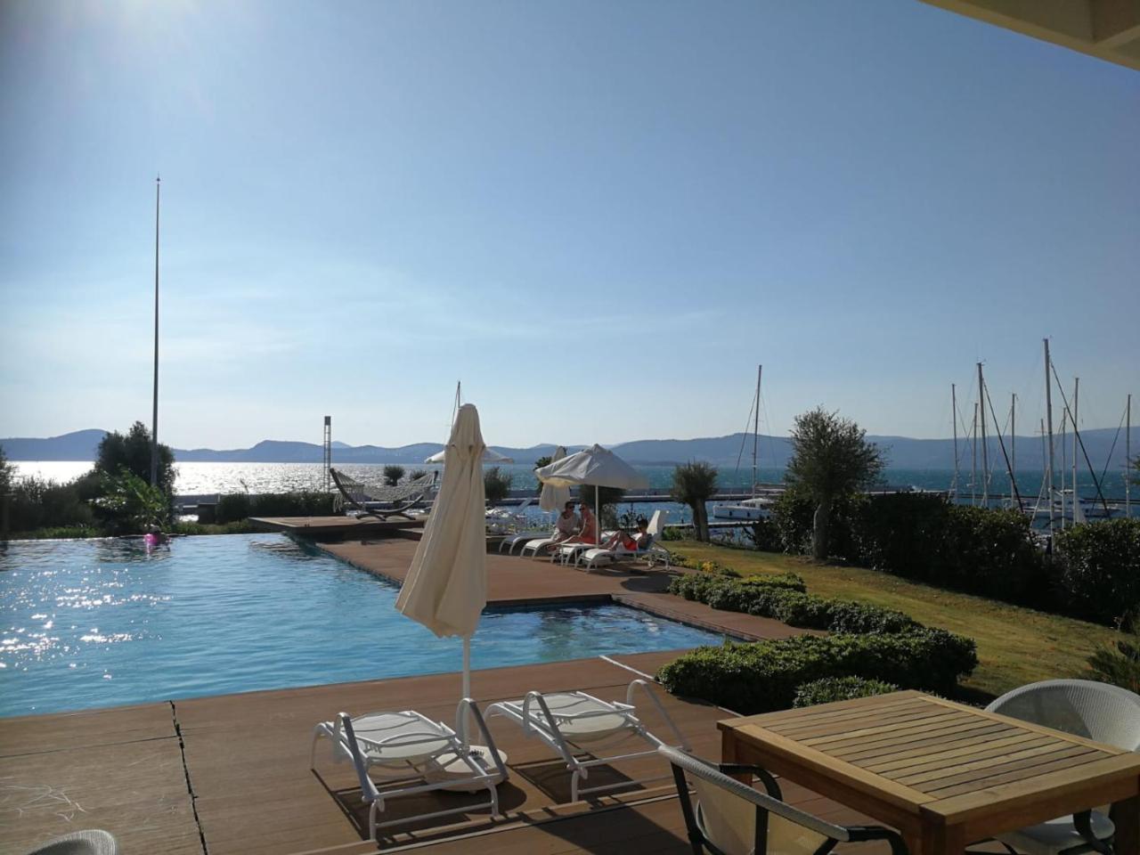 Egesu Marina Guest House Gulluk Bagian luar foto