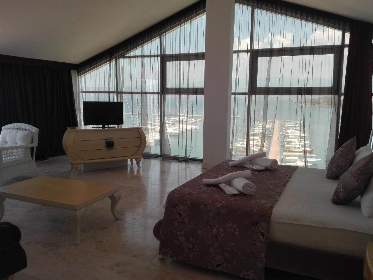 Egesu Marina Guest House Gulluk Bagian luar foto